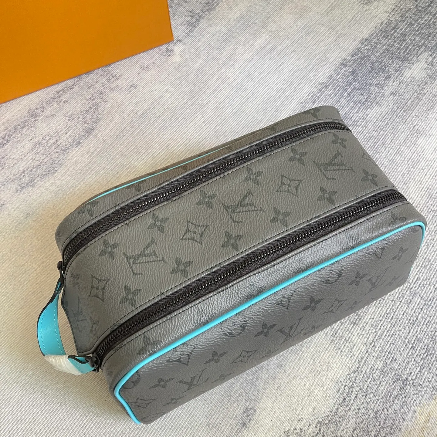 All categories Official website "Brand Women's Bags" Women's Bags 💙 LV 2025 new LV toiletry bag