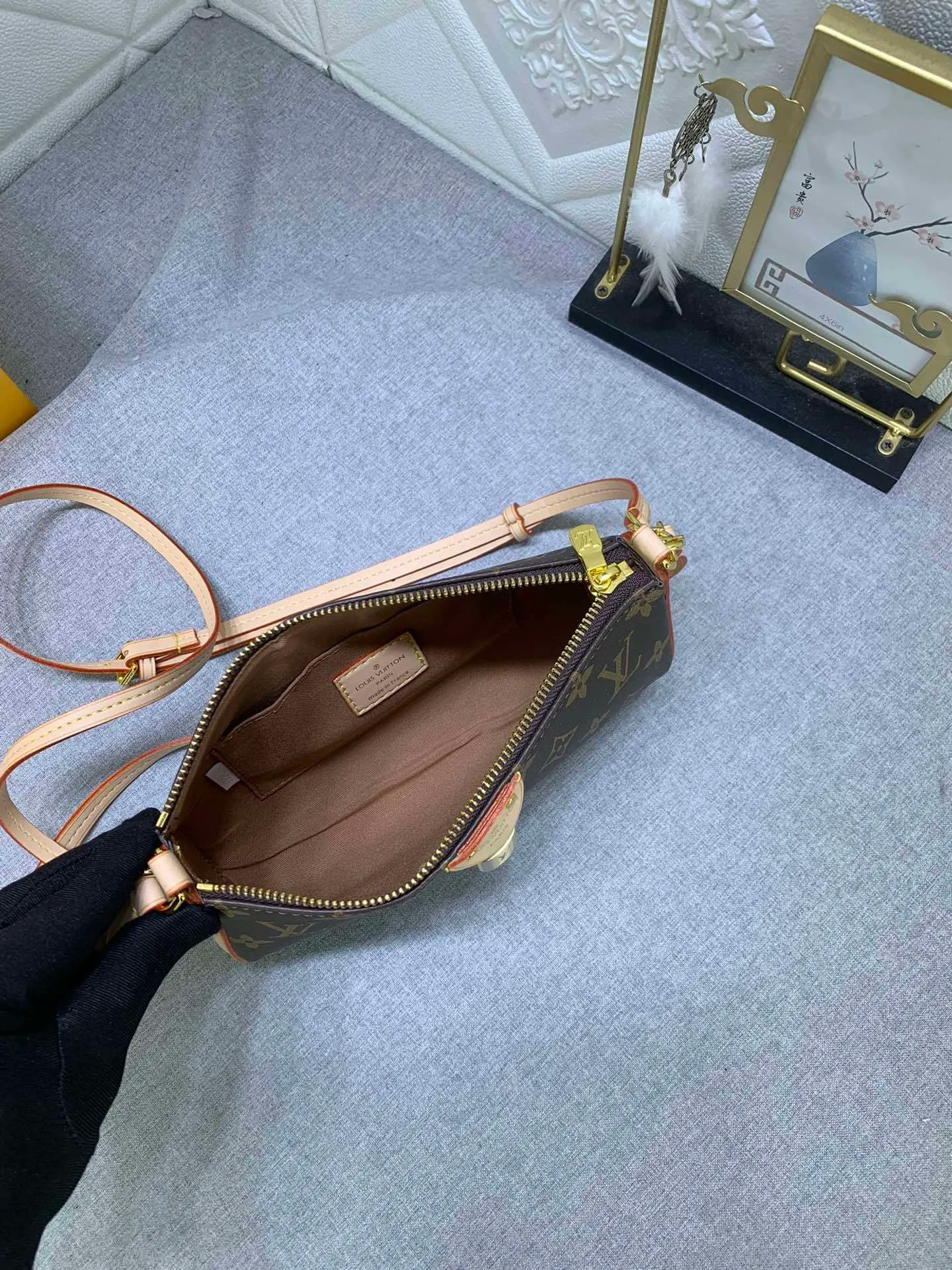 All Categories Official Website "Brand Women's Bags" Women's Bags 💙 LV 2024 New LV Crossbody Bag