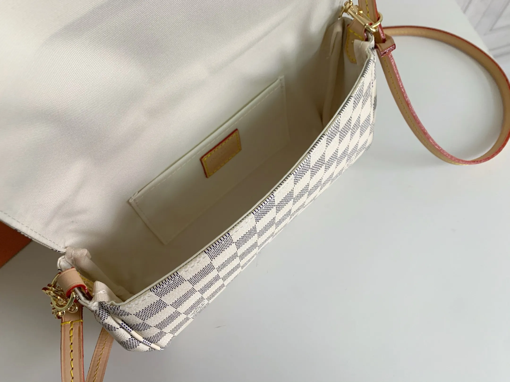 All Categories Official Website "Brand Women's Bags" Women's Bags 💙 LV 2026 New LV Crossbody Bag