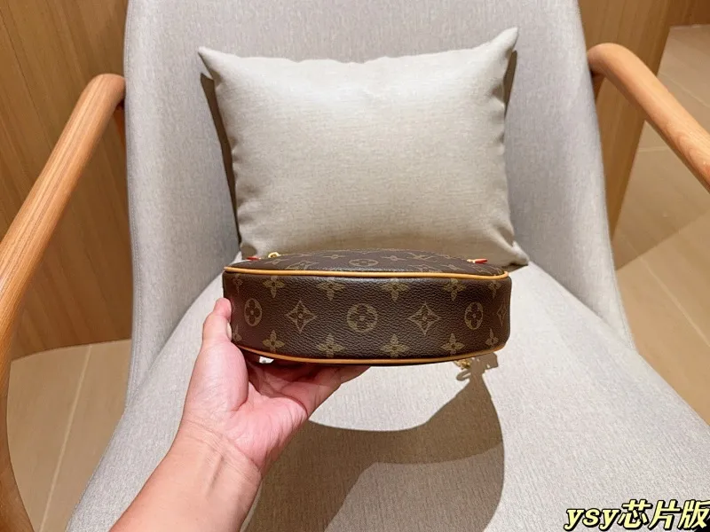 All categories Official website "Brand Women's Bags" Women's Bags 💙 LV 2025 new LV armpit bag
