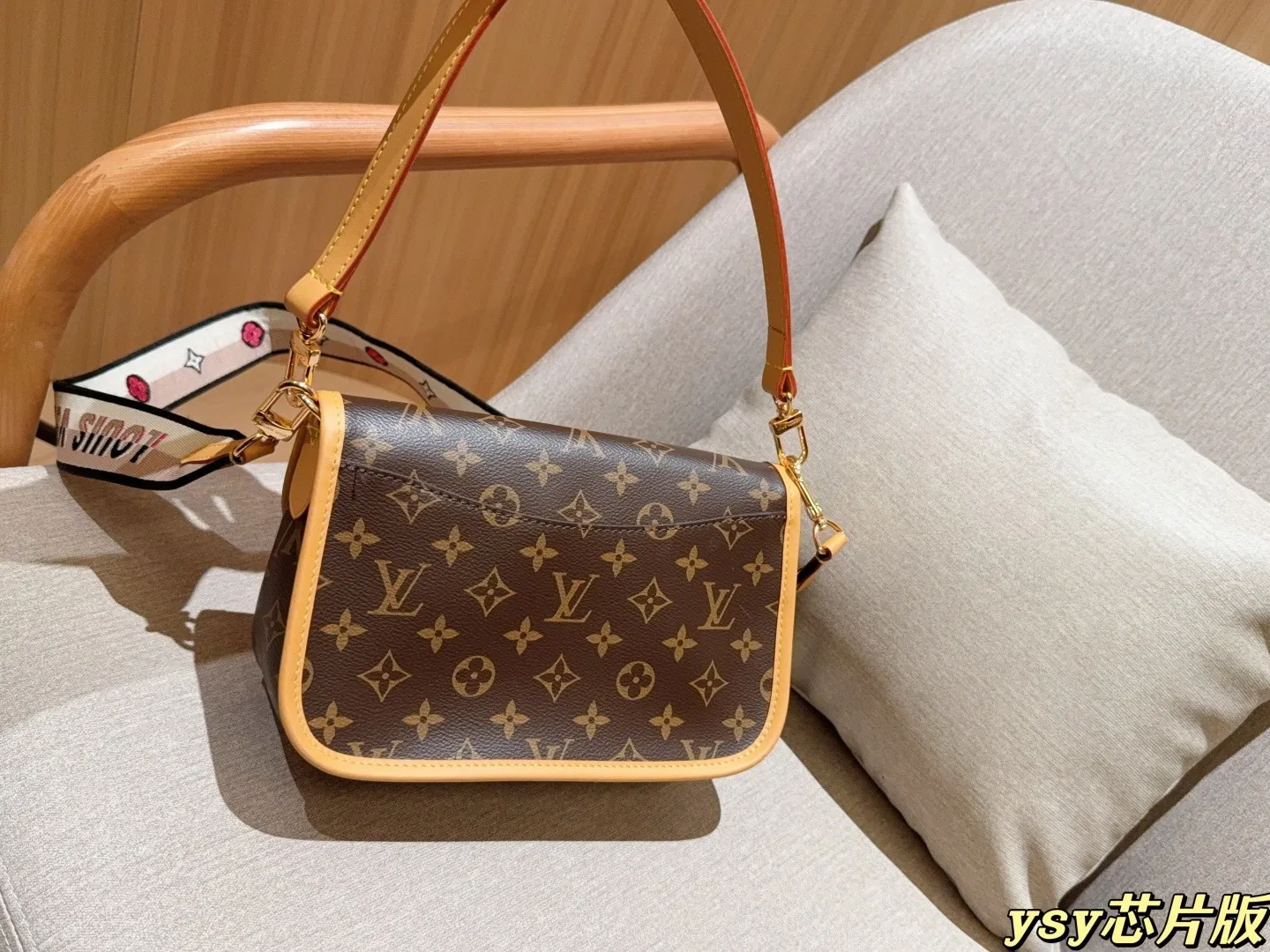 All categories Official website "Brand Women's Bags" Women's Bags 💙 LV 2025 new LV armpit bag