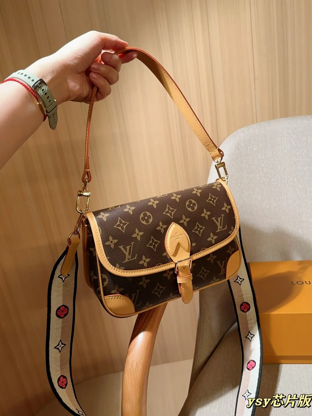 All categories Official website "Brand Women's Bags" Women's Bags 💙 LV 2025 new LV armpit bag