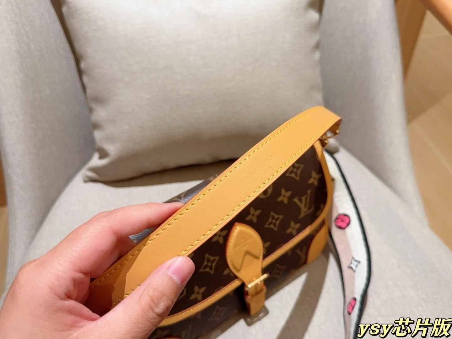 All categories Official website "Brand Women's Bags" Women's Bags 💙 LV 2025 new LV armpit bag