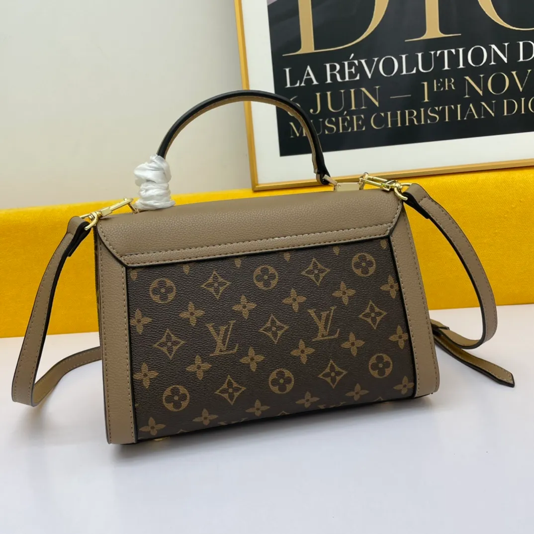 All categories Official website "Brand Women's Bags" Women's Bags 💙 LV 2022 official new LV patented cowhide crossbody bag wholesale 58002100 High quality Size: 26-18-8 CM