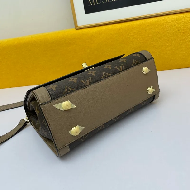 All categories Official website "Brand Women's Bags" Women's Bags 💙 LV 2022 official new LV patented cowhide crossbody bag wholesale 58002100 High quality Size: 26-18-8 CM