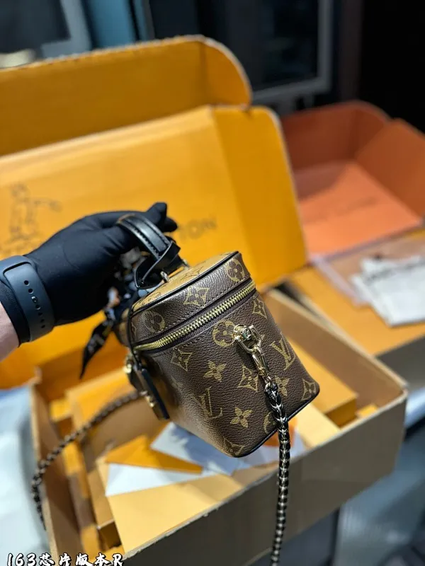 All Categories Official Website "Brand Women's Bags" Women's Bags 💙 LV 2025 New LV Cosmetic Bag