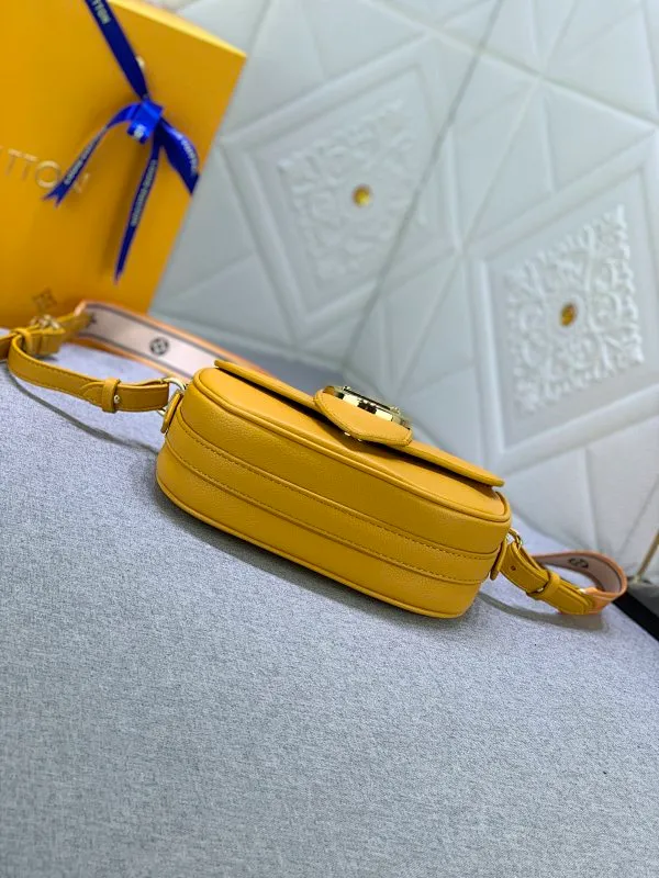 All Categories Official Website "Brand Women's Bags" Women's Bags 💙 LV Pont9 pebbled messenger bag. Handbags LV Pont 9 Soft handbag is made of grained calfskin and injects an elegant atmosphere with the LV Circle logo derived from the brand archives. Monogram flower cluster hidden under the flap, Monogram flower on the shoulder