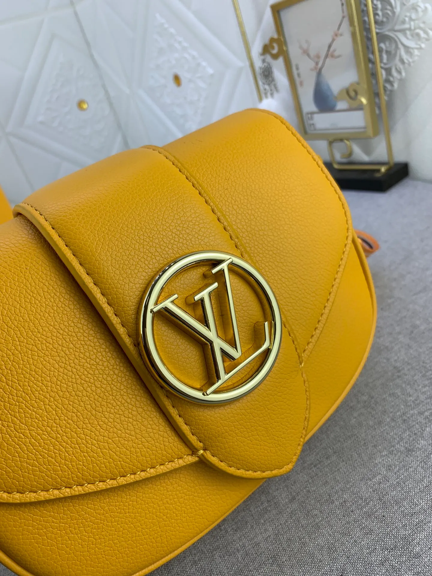 All Categories Official Website "Brand Women's Bags" Women's Bags 💙 LV Pont9 pebbled messenger bag. Handbags LV Pont 9 Soft handbag is made of grained calfskin and injects an elegant atmosphere with the LV Circle logo derived from the brand archives. Monogram flower cluster hidden under the flap, Monogram flower on the shoulder
