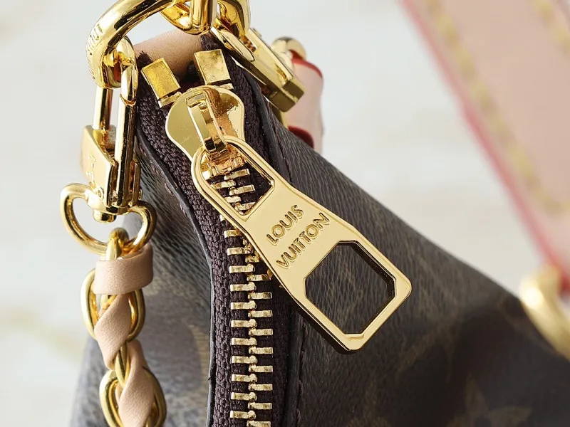 All categories Official website "Brand Women's Bags" Women's Bags 💙 LV 2025 new LV armpit bag