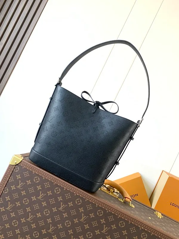 All categories Official website "Brand Women's Bags" Women's Bags 💙 LV 2026 new LV hand-held crossbody bag