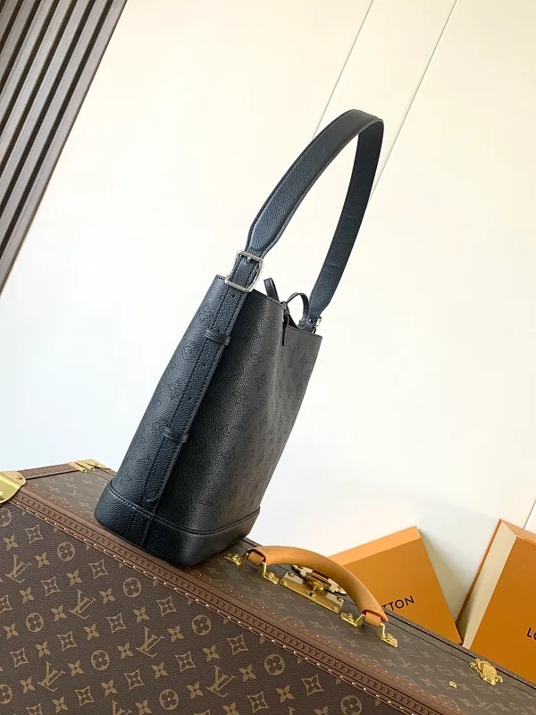 All categories Official website "Brand Women's Bags" Women's Bags 💙 LV 2026 new LV hand-held crossbody bag
