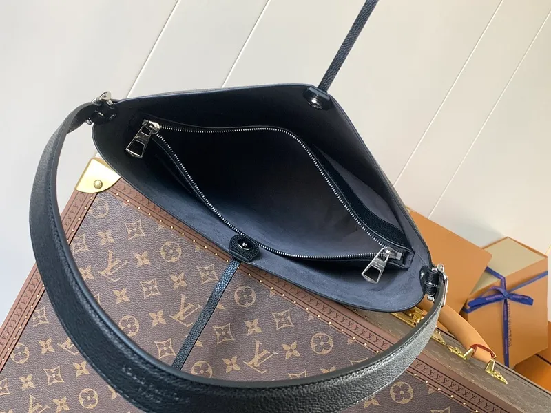 All categories Official website "Brand Women's Bags" Women's Bags 💙 LV 2026 new LV hand-held crossbody bag