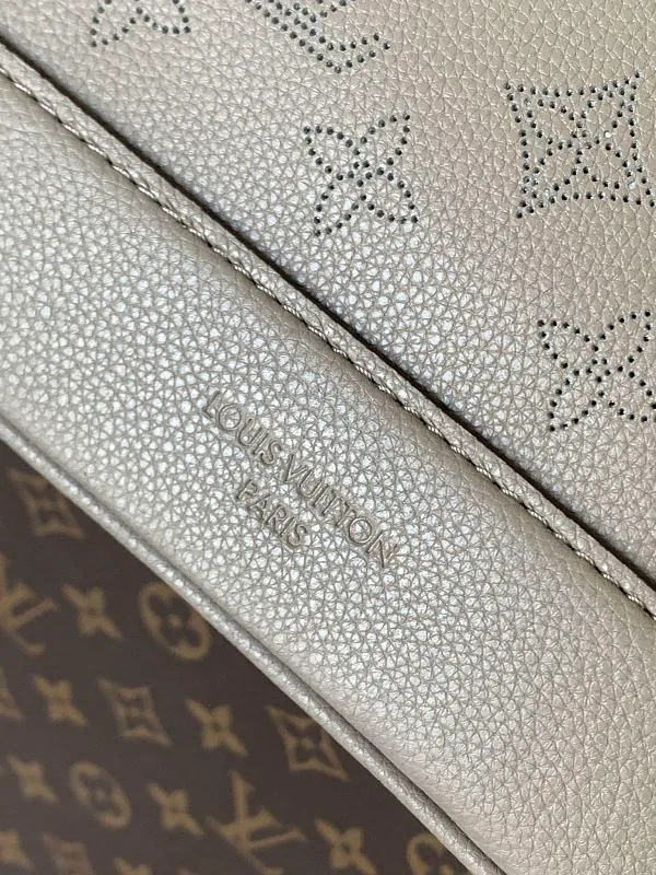 All categories Official website "Brand Women's Bags" Women's Bags 💙 LV 2026 new LV hand-held crossbody bag
