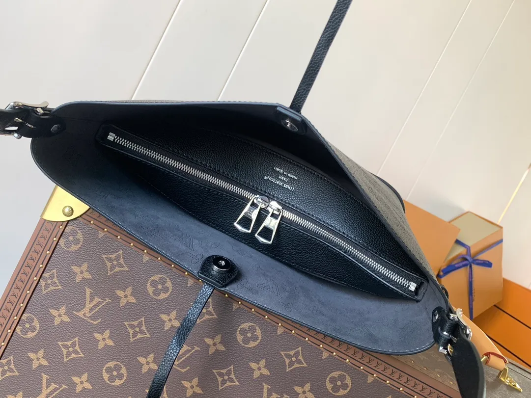All categories Official website "Brand Women's Bags" Women's Bags 💙 LV 2026 new LV hand-held crossbody bag