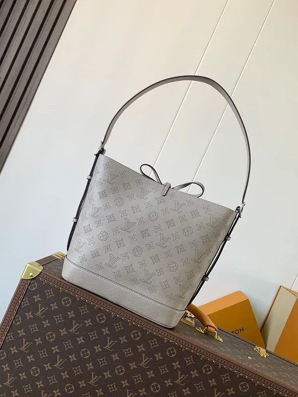 All categories Official website "Brand Women's Bags" Women's Bags 💙 LV 2026 new LV hand-held crossbody bag
