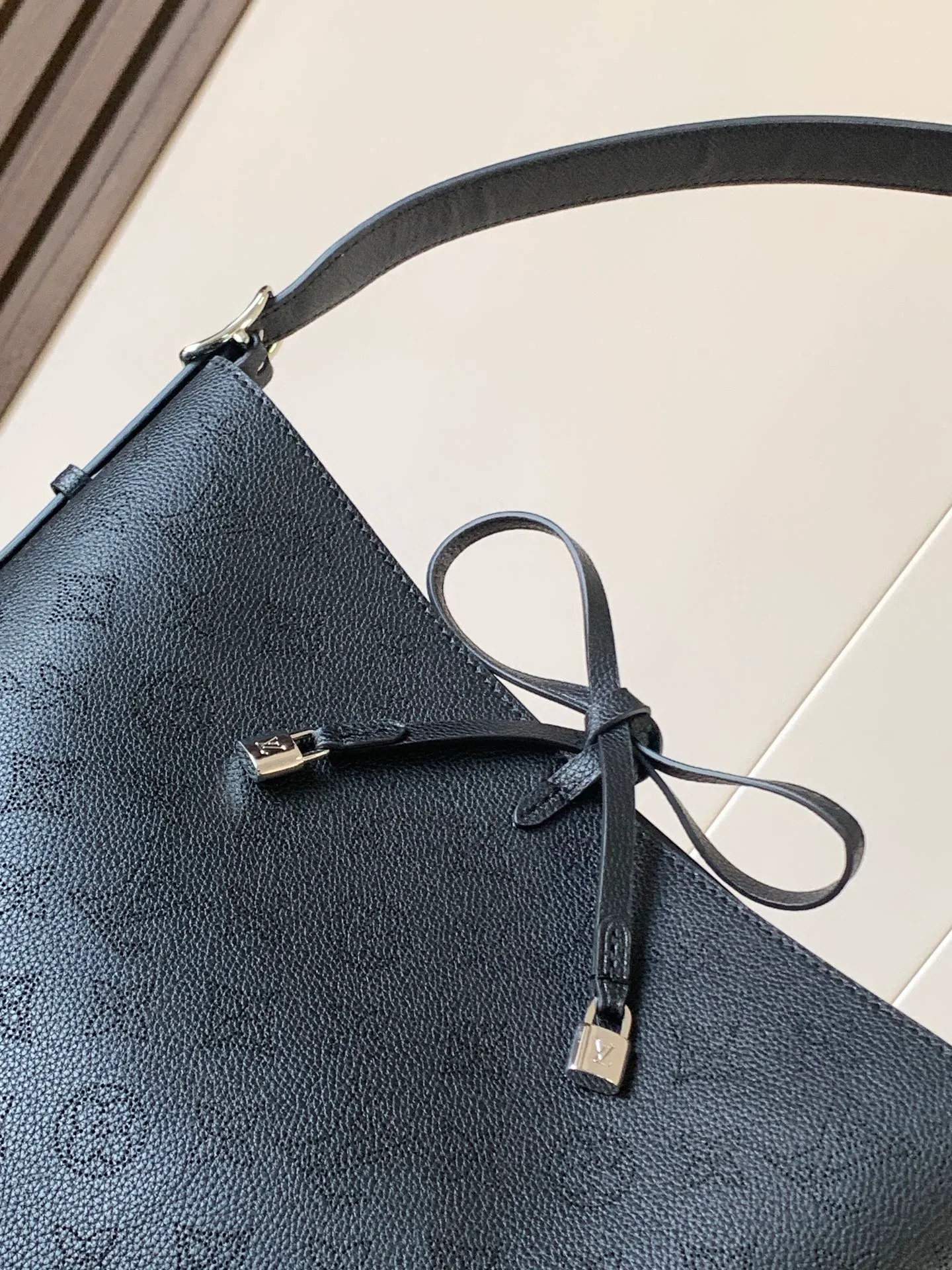 All categories Official website "Brand Women's Bags" Women's Bags 💙 LV 2026 new LV hand-held crossbody bag