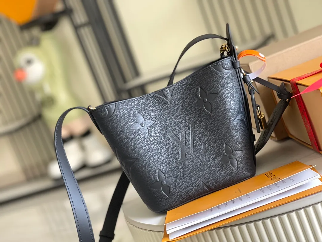 All Categories 💚 Authentic Grade Bags 💚 LV 2026 New LV Top Replica Crossbody Shoulder Bag