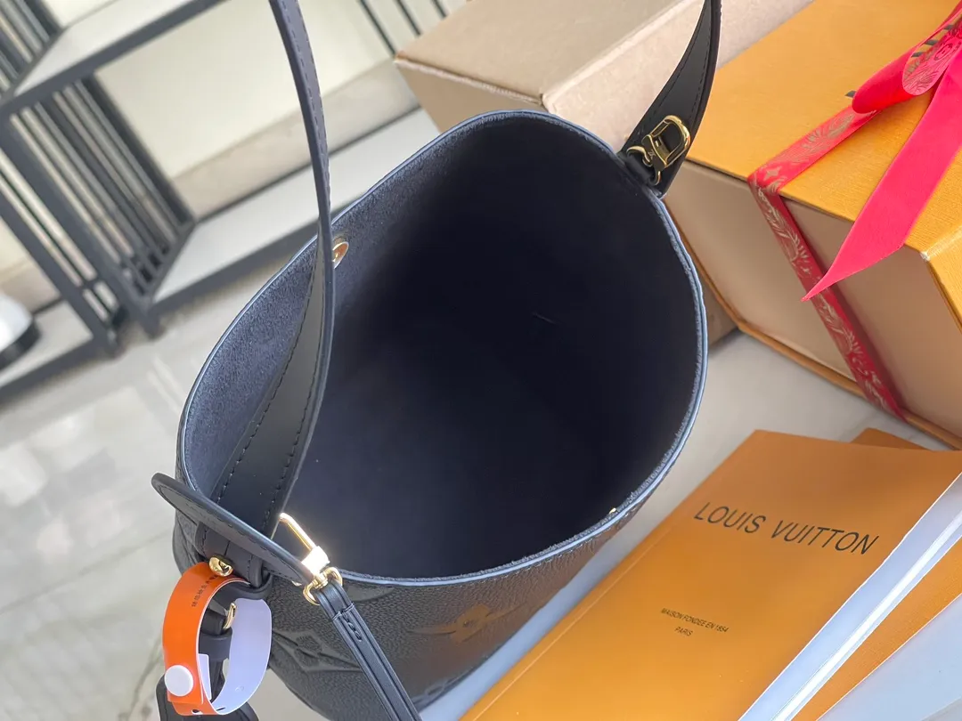 All Categories 💚 Authentic Grade Bags 💚 LV 2026 New LV Top Replica Crossbody Shoulder Bag