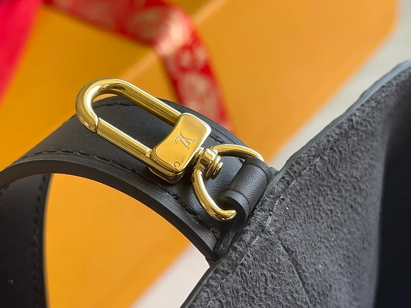 All Categories 💚 Authentic Grade Bags 💚 LV 2026 New LV Top Replica Crossbody Shoulder Bag