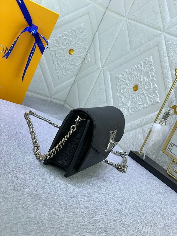 All Categories Official Website "Brand Women's Bags" Women's Bags 💙 LV This Mylockme Pochette chain bag is made of soft cow leather and continues the core elements of the Lockme series with an envelope-style flap, front pocket and LV letter hook. The trendy construction is suitable for storing mobile phones and other essentials, and the long chain allows for shoulder or cross-body wear.