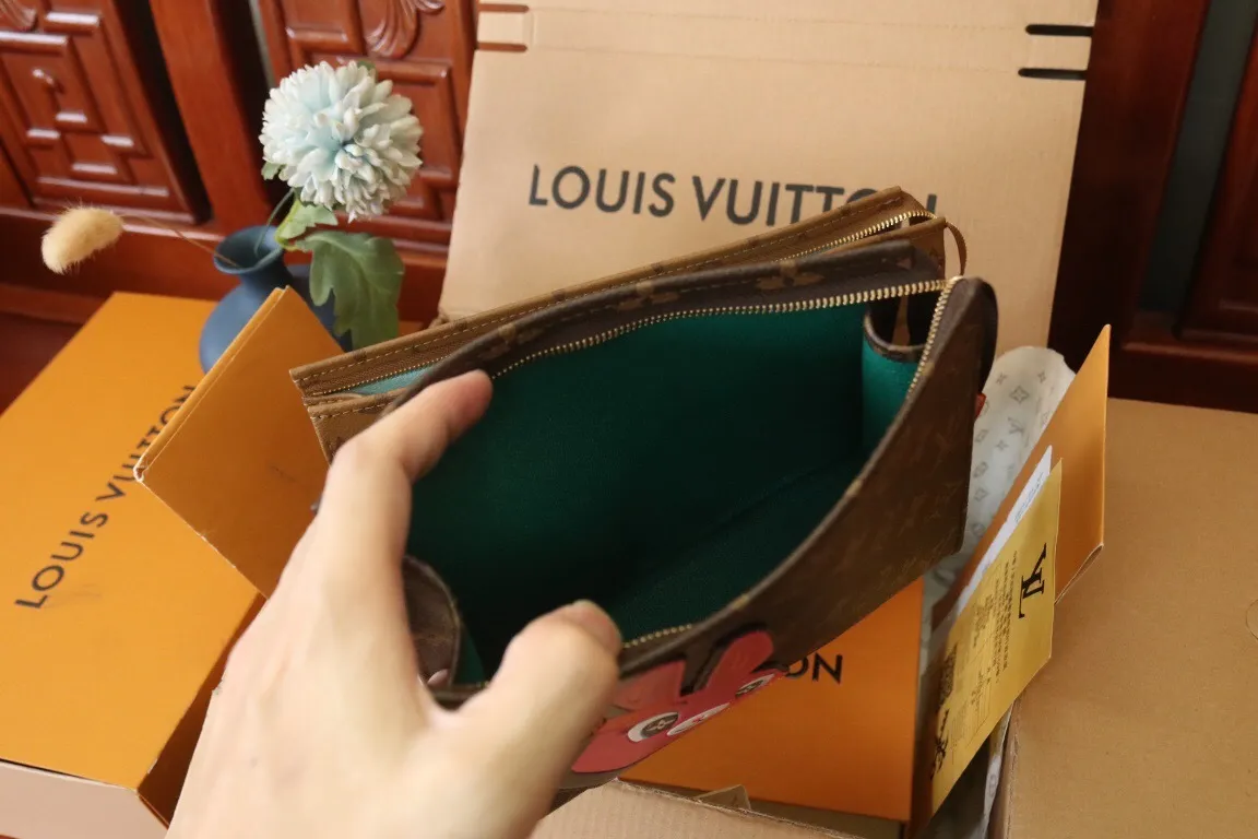 All Categories Official Website "Brand Women's Bags" Women's Bags 💙 LV 2025 New LV Cosmetic Bag