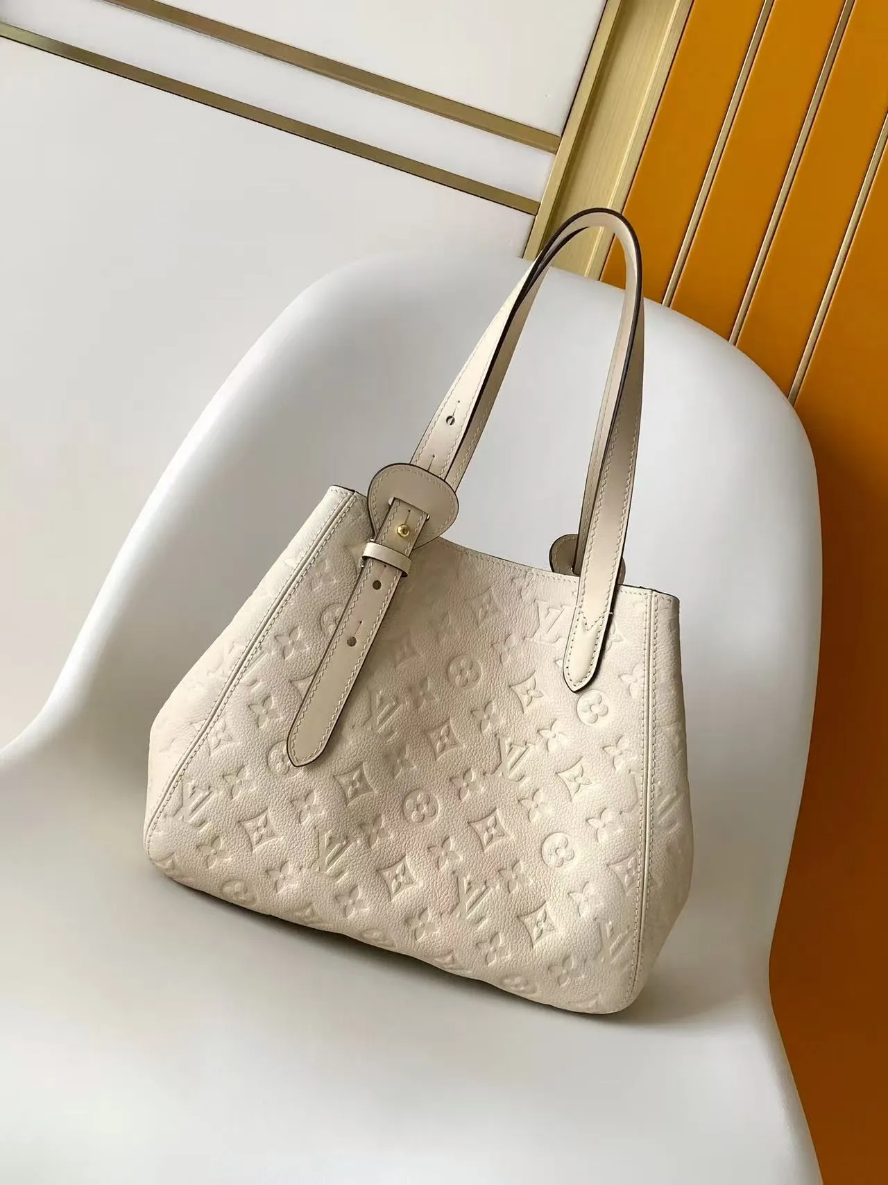 All categories Official website "Brand Women's Bags" Women's Bags 💙 LV 2026 new LV hand-held crossbody bag