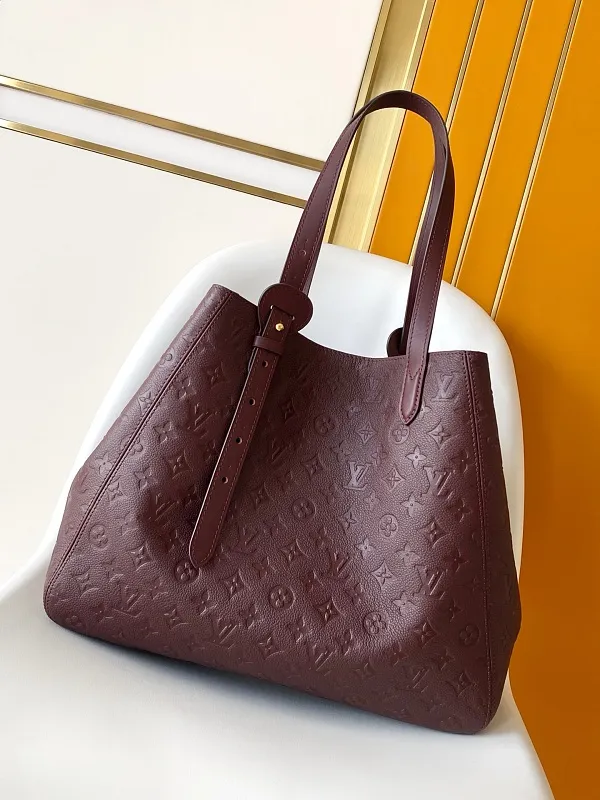 All categories Official website "Brand Women's Bags" Women's Bags 💙 LV 2026 new LV hand-held crossbody bag
