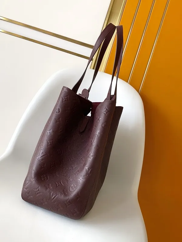 All categories Official website "Brand Women's Bags" Women's Bags 💙 LV 2026 new LV hand-held crossbody bag