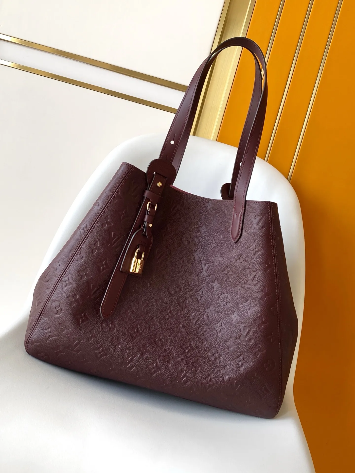 All categories Official website "Brand Women's Bags" Women's Bags 💙 LV 2026 new LV hand-held crossbody bag