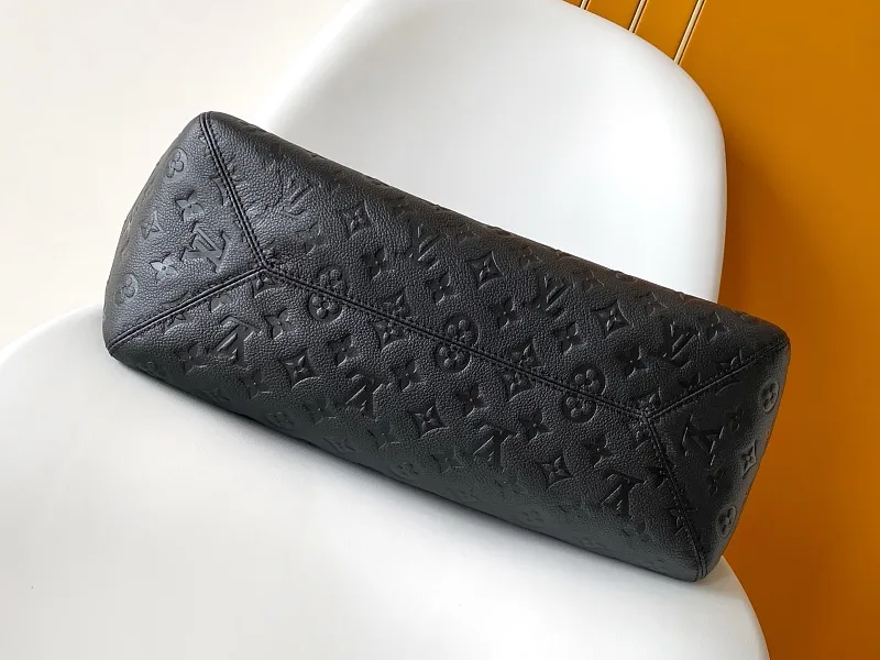 All categories Official website "Brand Women's Bags" Women's Bags 💙 LV 2026 new LV hand-held crossbody bag