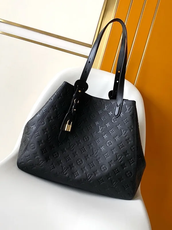 All categories Official website "Brand Women's Bags" Women's Bags 💙 LV 2026 new LV hand-held crossbody bag