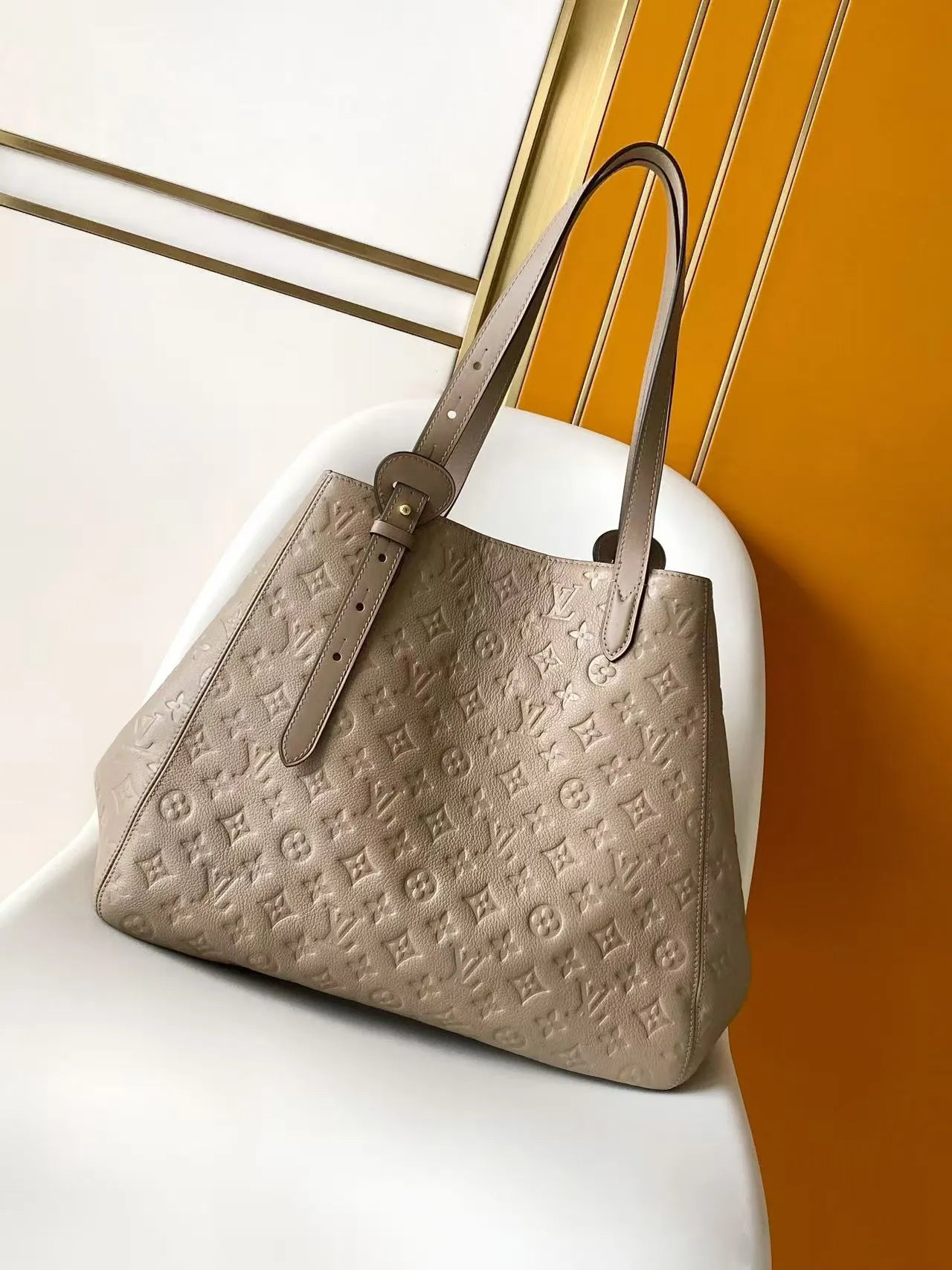 All categories Official website "Brand Women's Bags" Women's Bags 💙 LV 2026 new LV hand-held crossbody bag