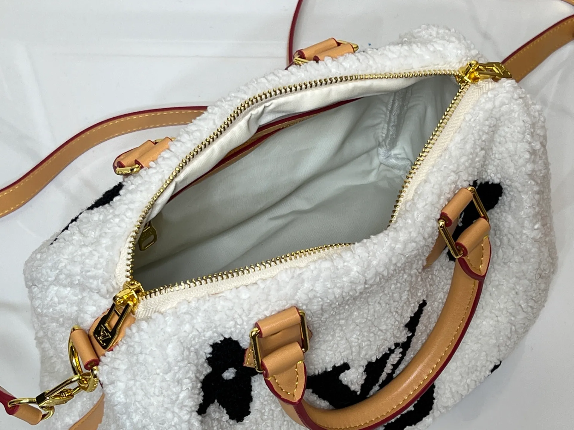 All Categories Official Website "Brand Women's Bags" Women's Bags 💙 LV 2026 New LV Crossbody Bag