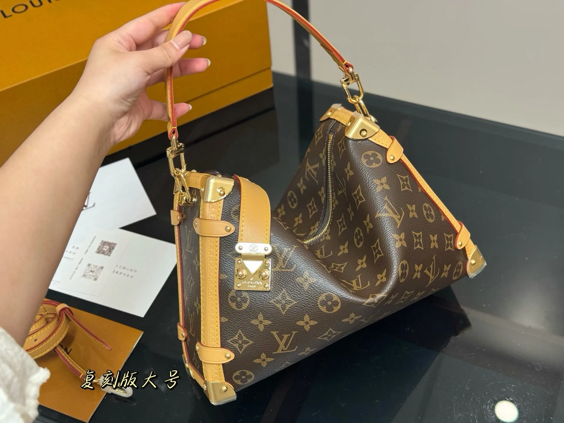 All categories Official website "Brand Women's Bags" Women's Bags 💙 LV 2025 new LV armpit bag