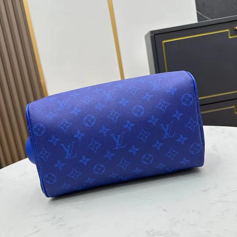 All categories Official website "Brand Women's Bags" Women's Bags 💙 LV 2025 new LV toiletry bag