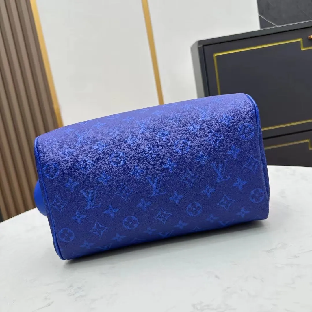 All categories Official website "Brand Women's Bags" Women's Bags 💙 LV 2025 new LV toiletry bag