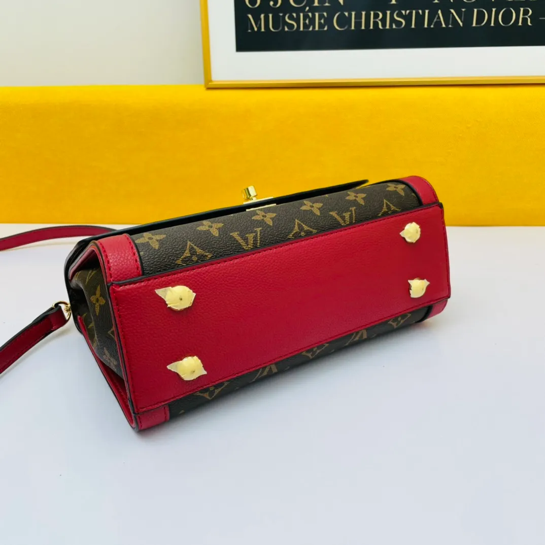 All categories Official website "Brand Women's Bags" Women's Bags 💙 LV 2022 official new LV patented cowhide crossbody bag wholesale 58002100 High quality Size: 26-18-8 CM