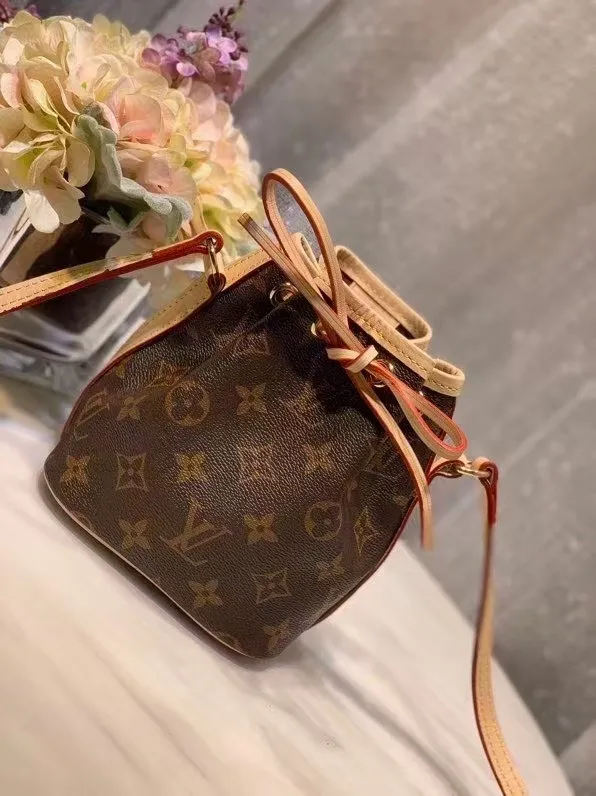 All categories Official website "Brand Women's Bags" Women's Bags 💙 LV 2022 official new LV crossbody bag wholesale 58001100 Original order quality Size: 17 cm