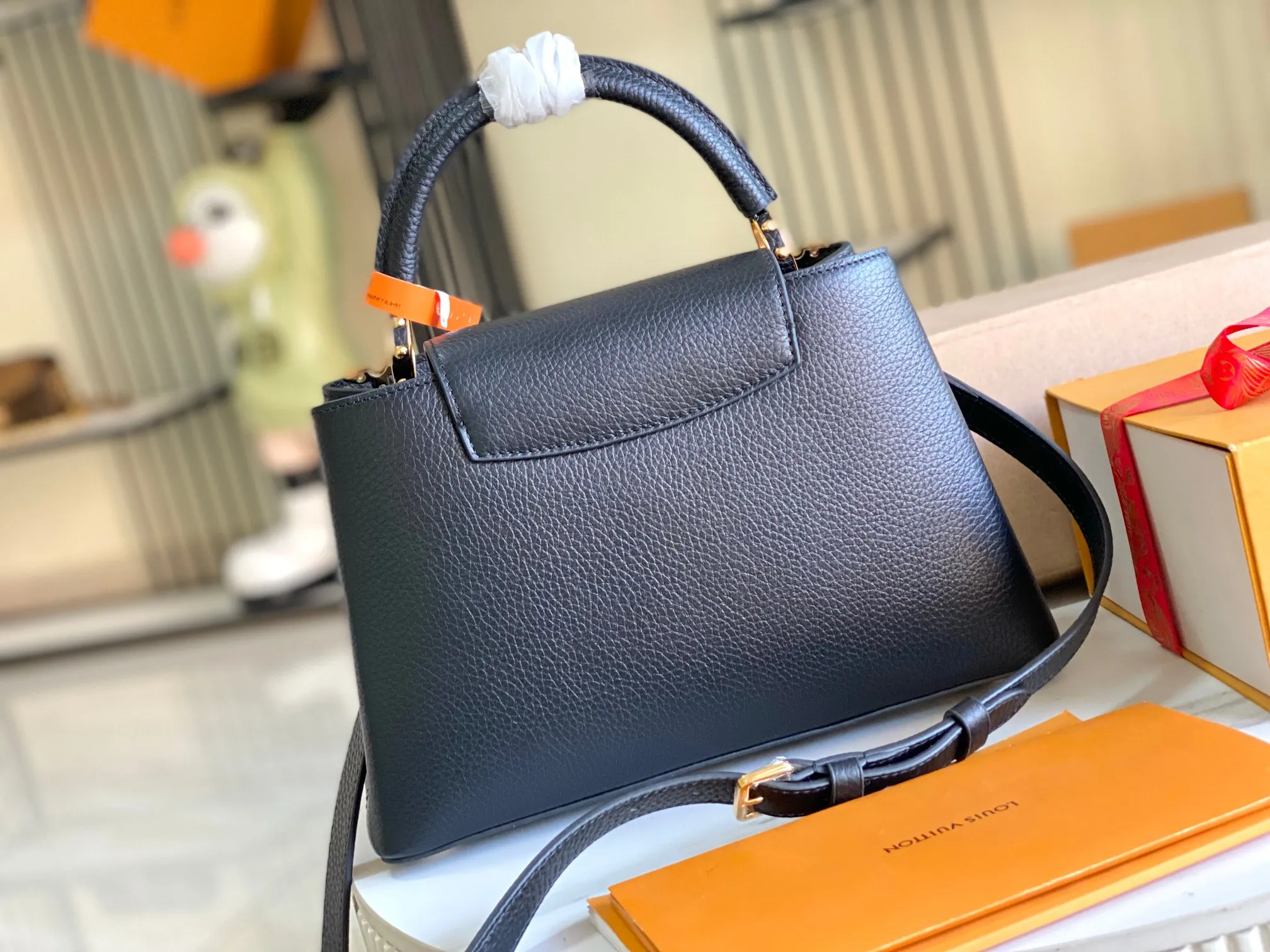All Categories 💚 Authentic Grade Bags 💚 LV 2026 New LV Top Replica Crossbody Shoulder Bag