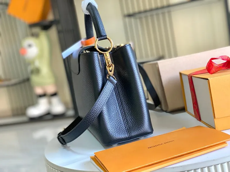 All Categories 💚 Authentic Grade Bags 💚 LV 2026 New LV Top Replica Crossbody Shoulder Bag