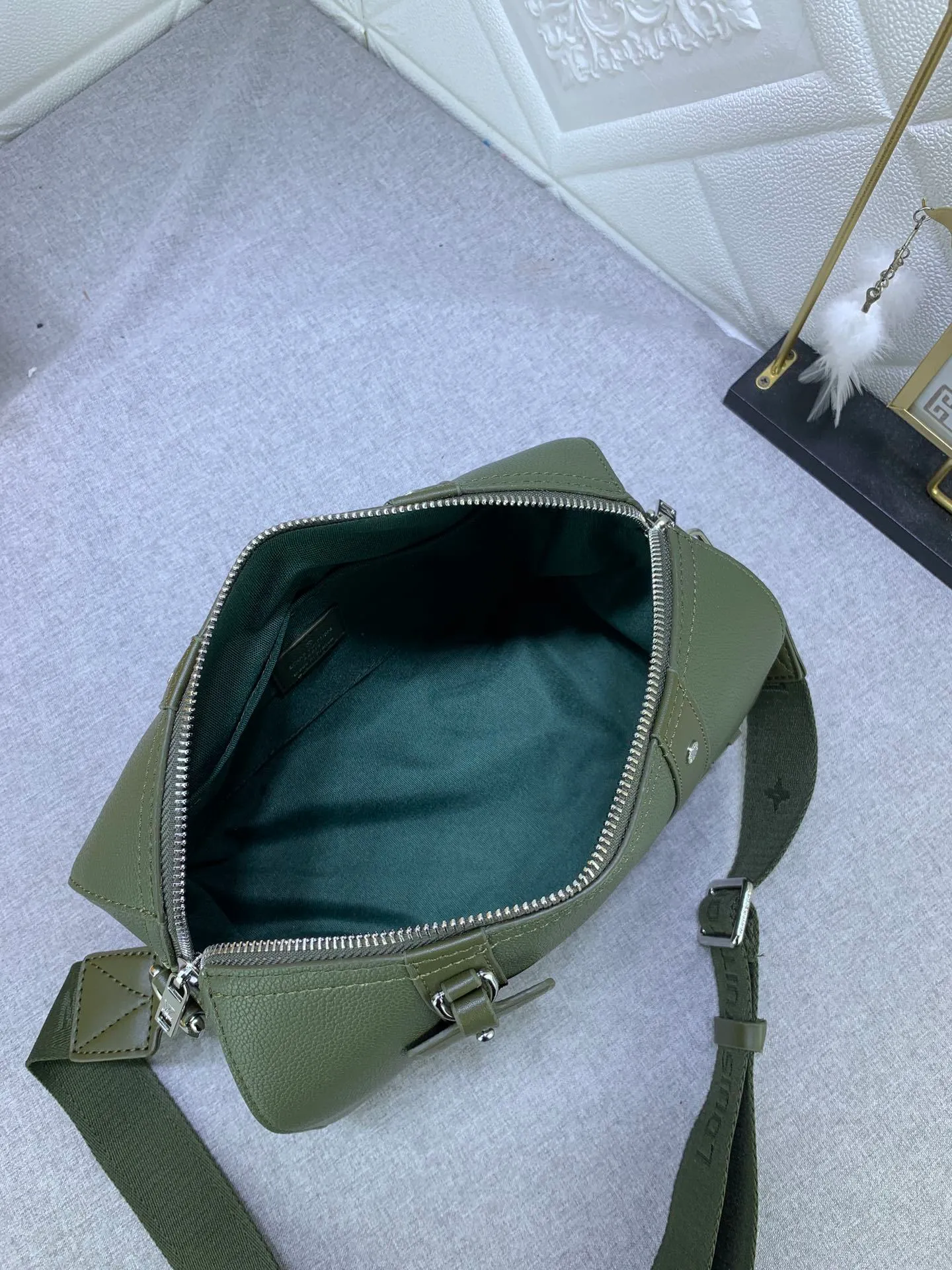 All categories Official website "Brand Women's Bags" Women's Bags 💙 LV replica LV, fine imitation LV bags, LV handbags, 2023 official latest version LV cowhide leather travel bag, bag factory, original material, size: 27-17-13CM