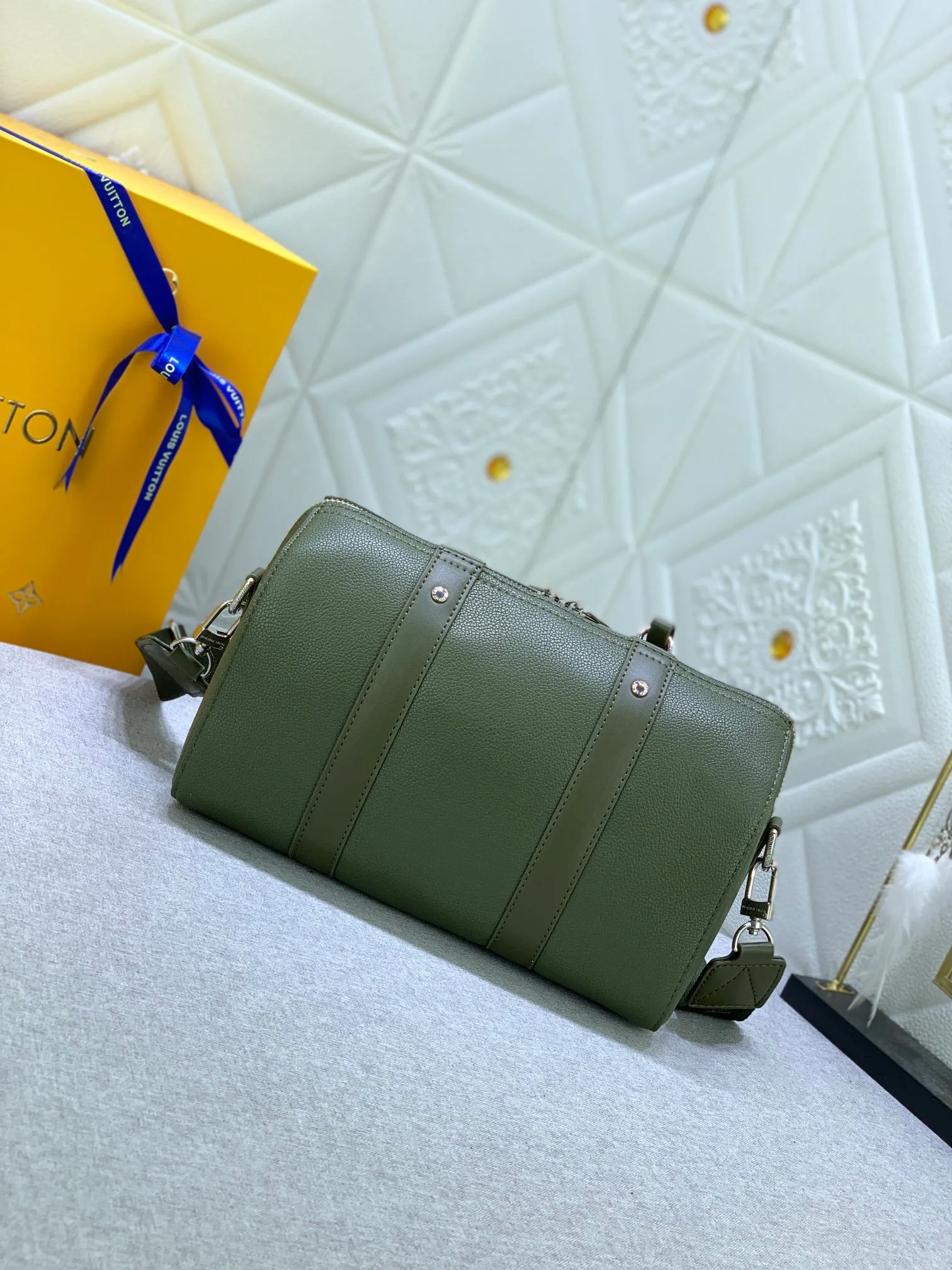 All categories Official website "Brand Women's Bags" Women's Bags 💙 LV replica LV, fine imitation LV bags, LV handbags, 2023 official latest version LV cowhide leather travel bag, bag factory, original material, size: 27-17-13CM