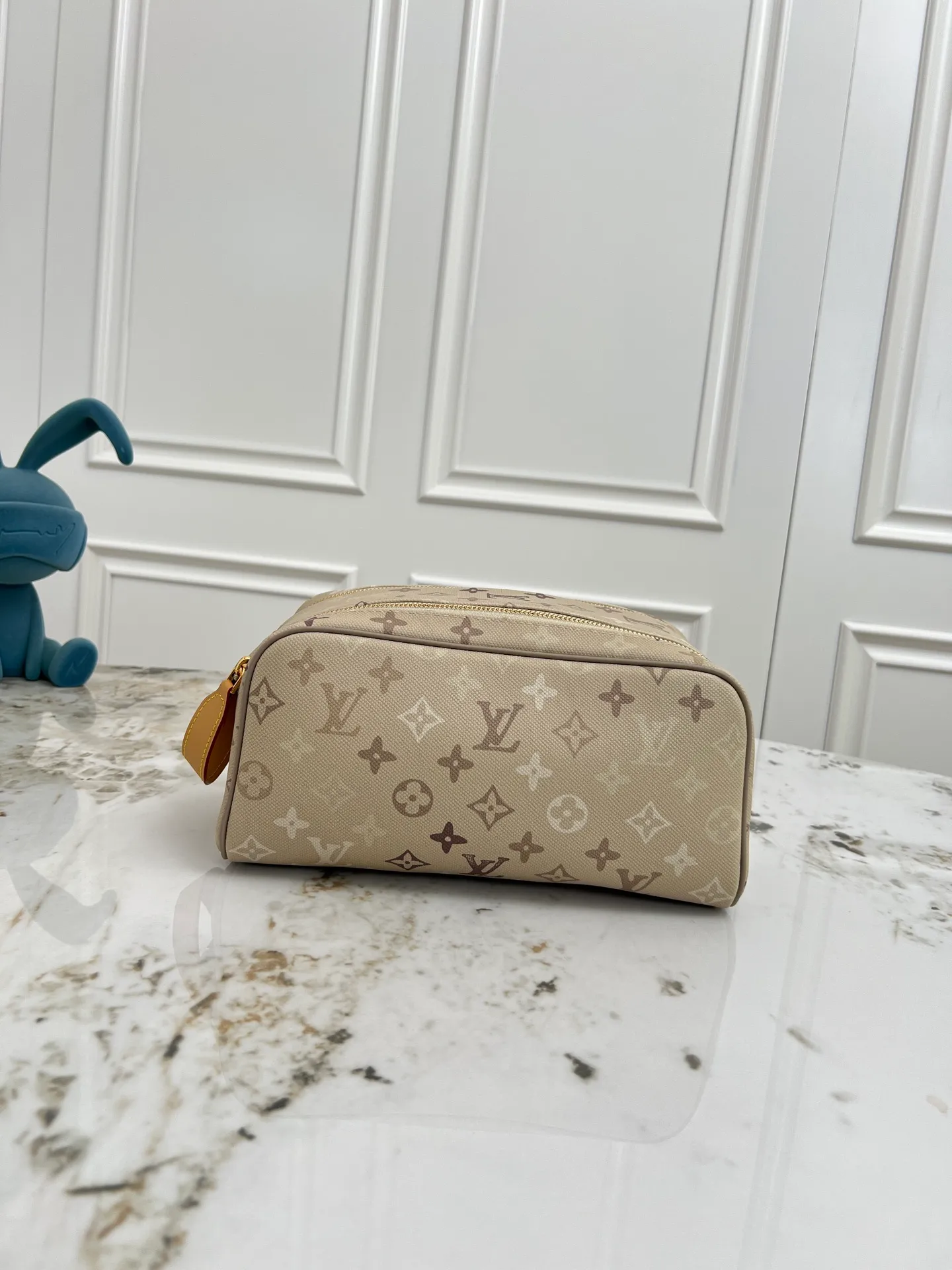 All Categories Official Website "Brand Women's Bags" Women's Bags 💙 LV 2026 New LV Cosmetic Bag