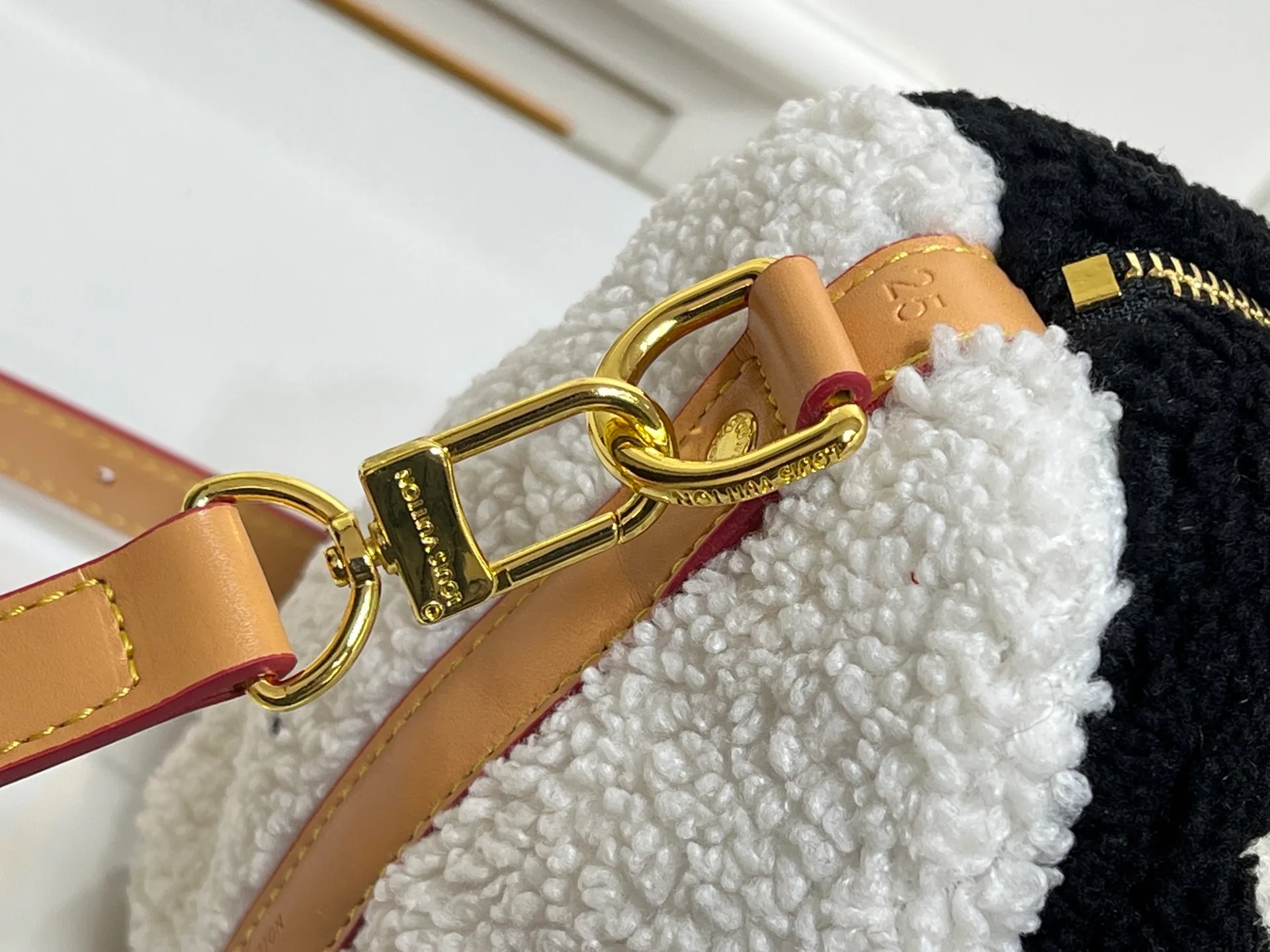 All Categories Official Website "Brand Women's Bags" Women's Bags 💙 LV 2026 New LV Crossbody Bag