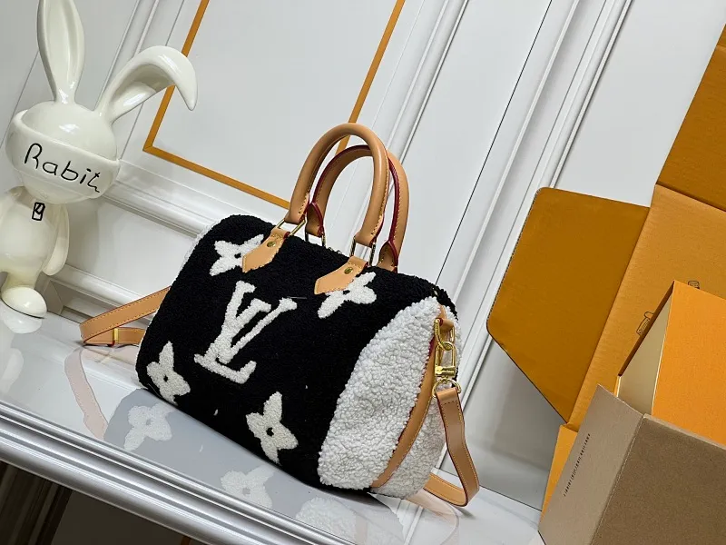 All Categories Official Website "Brand Women's Bags" Women's Bags 💙 LV 2026 New LV Crossbody Bag