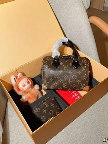 All Categories Official Website "Brand Women's Bags" Women's Bags 💙 LV 2025 New LV Rivet Iron Angle Pillow Bag ➕Coin Purse ➕labubu Pendant