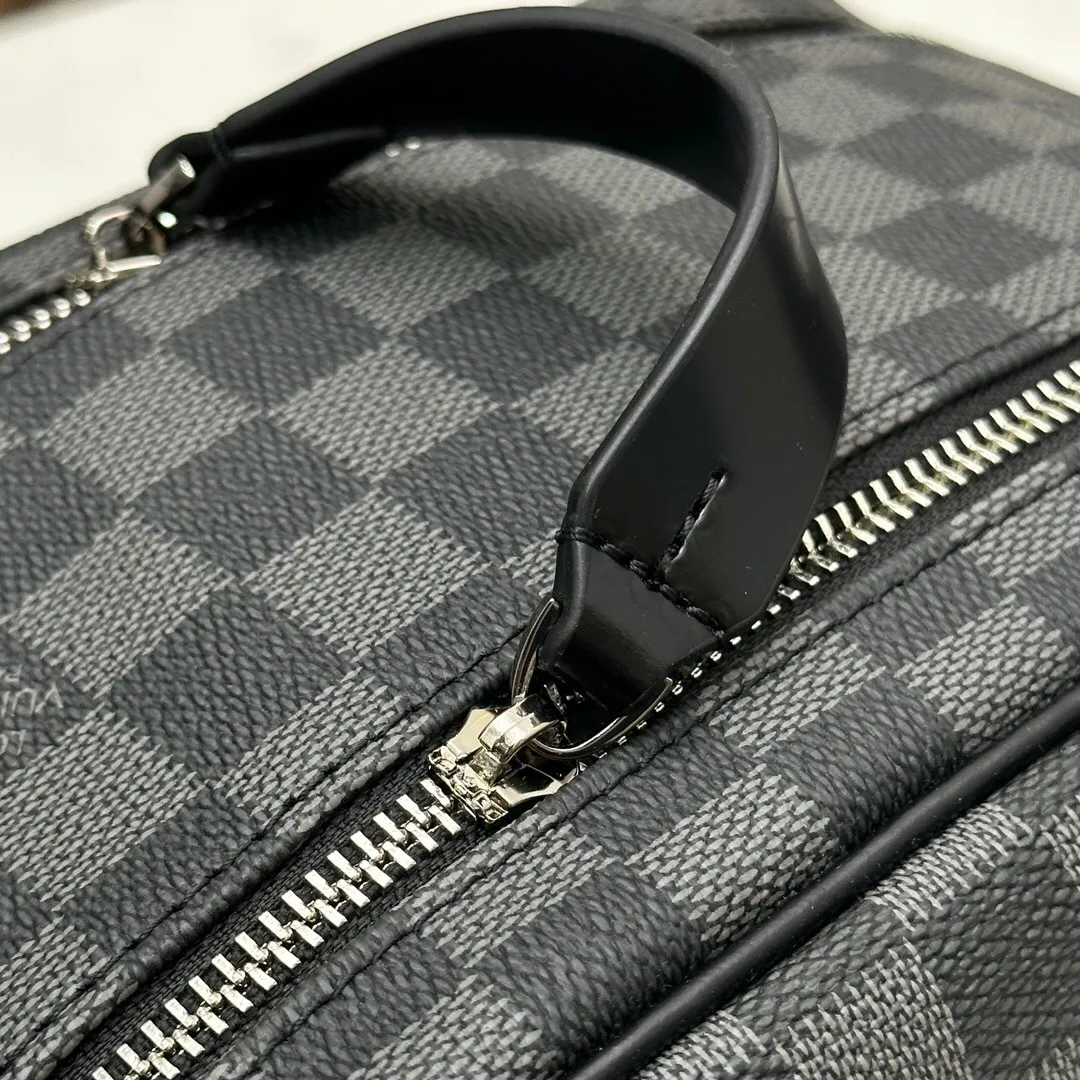 All categories Official website "Brand Women's Bags" Women's Bags 💙 LV 2024 official website new LV toiletry bag