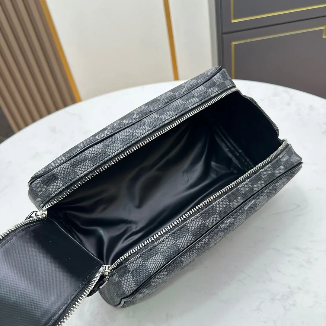 All categories Official website "Brand Women's Bags" Women's Bags 💙 LV 2024 official website new LV toiletry bag