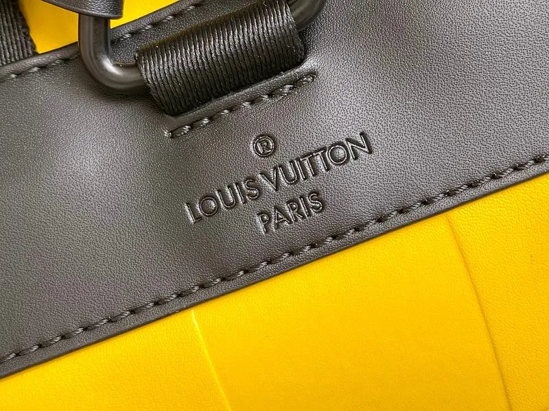 All categories 💚 Authentic bags 💚 LV LV classic backpack