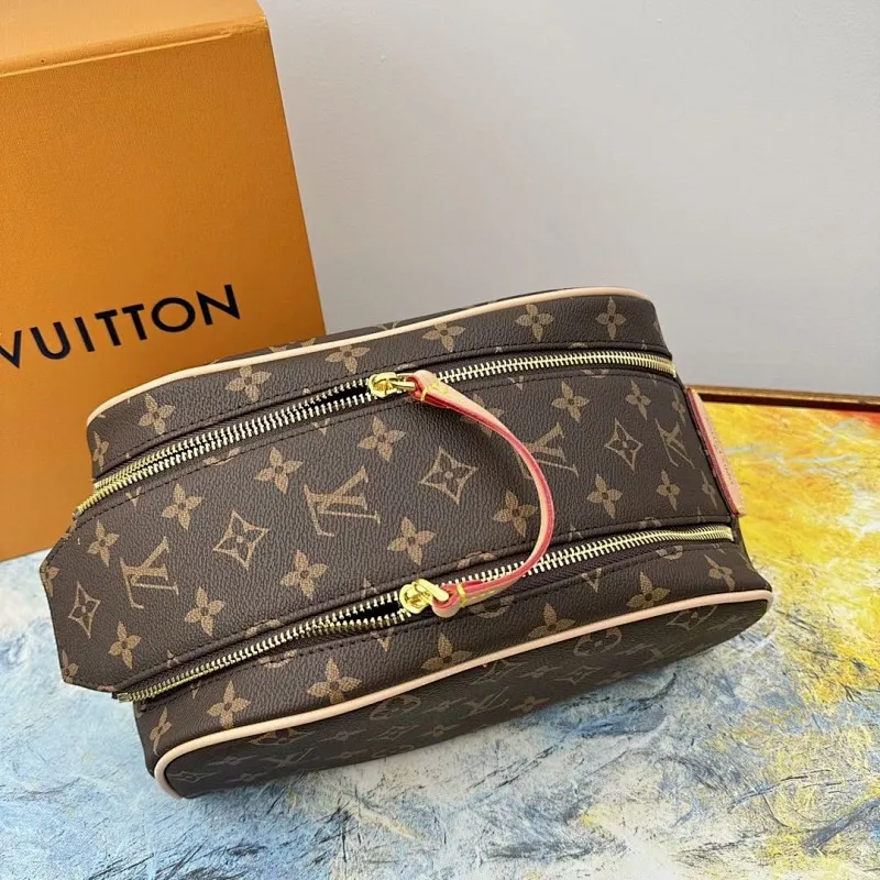 All categories Official website "Brand Women's Bags" Women's Bags 💙 LV 2025 new LV toiletry bag